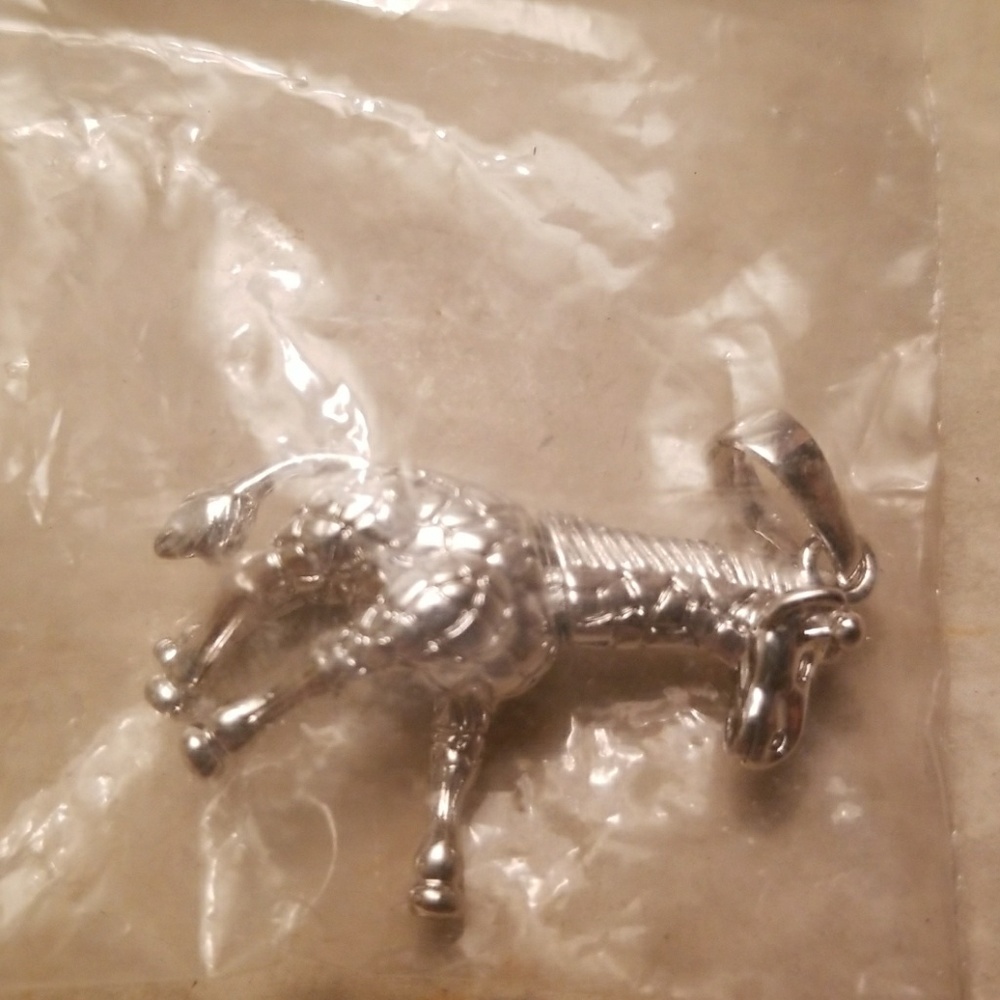 Giraffe necklace pendant